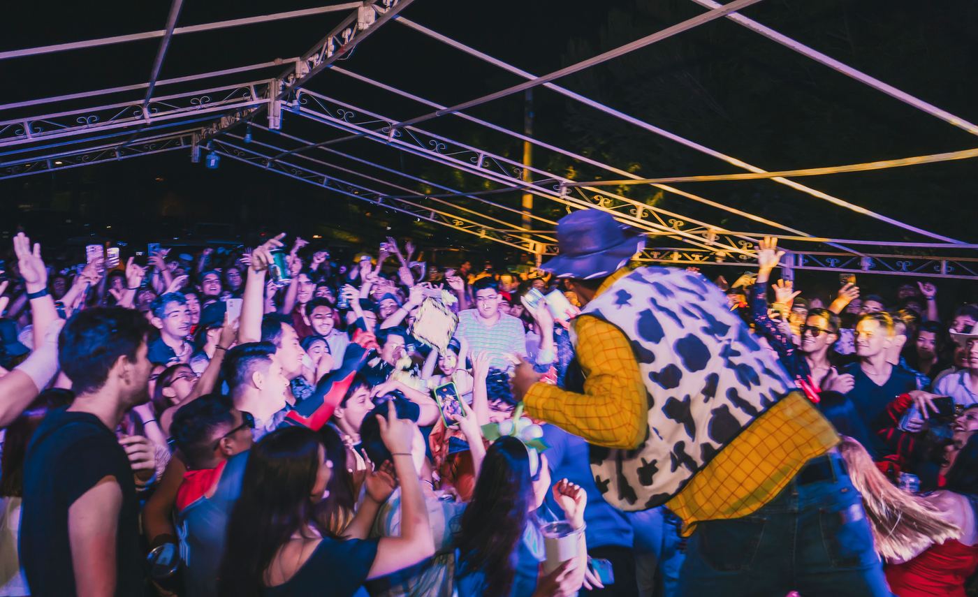 Toro mecánico en fiesta de jóvenes en Arteaga